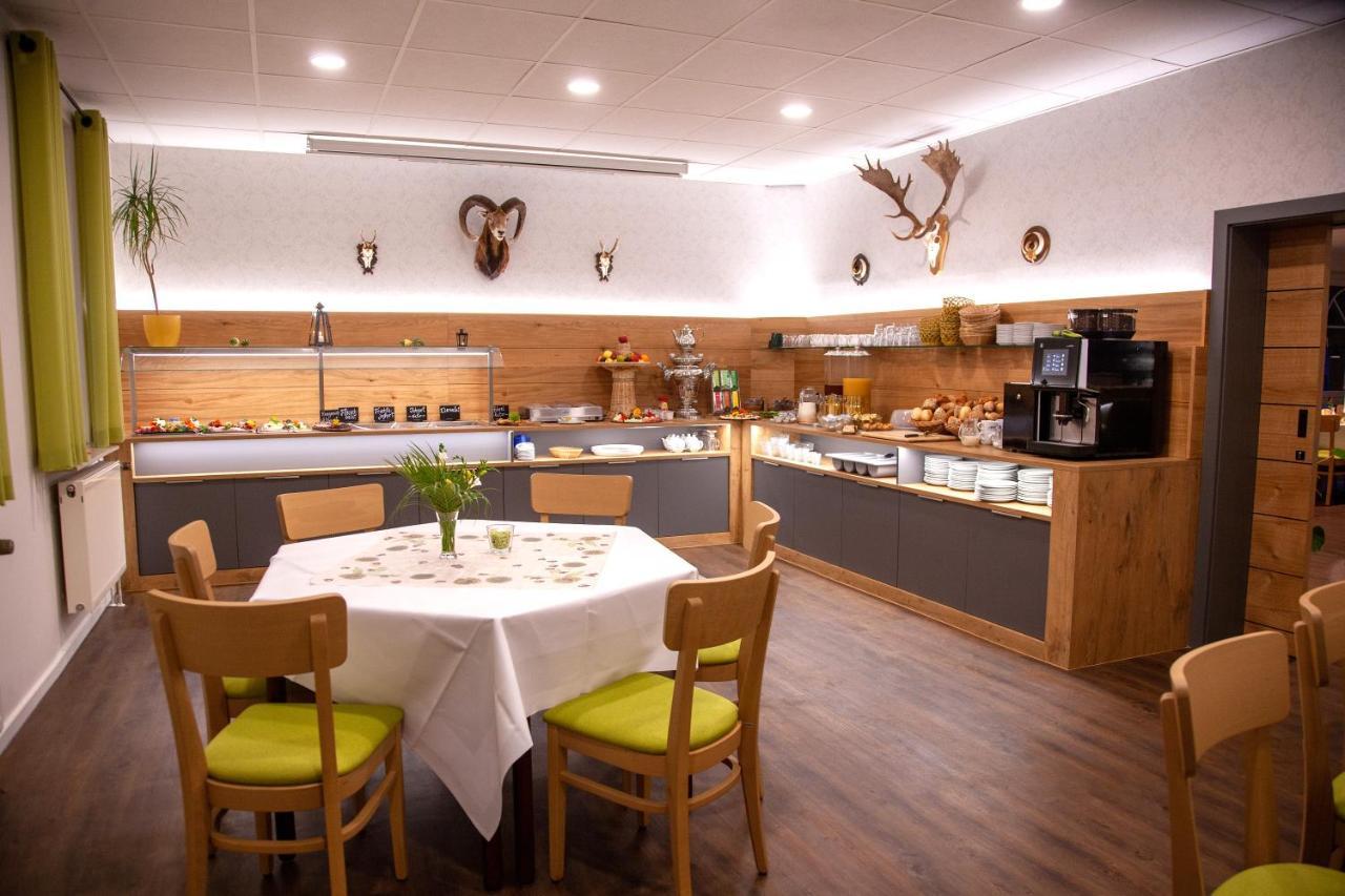 Seehotel Zum Loewen Strasen Экстерьер фото