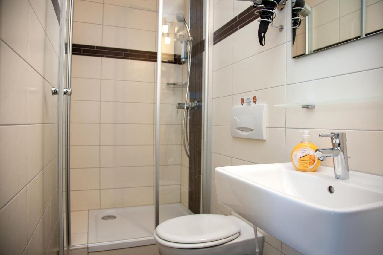 Seehotel Zum Loewen Strasen Экстерьер фото